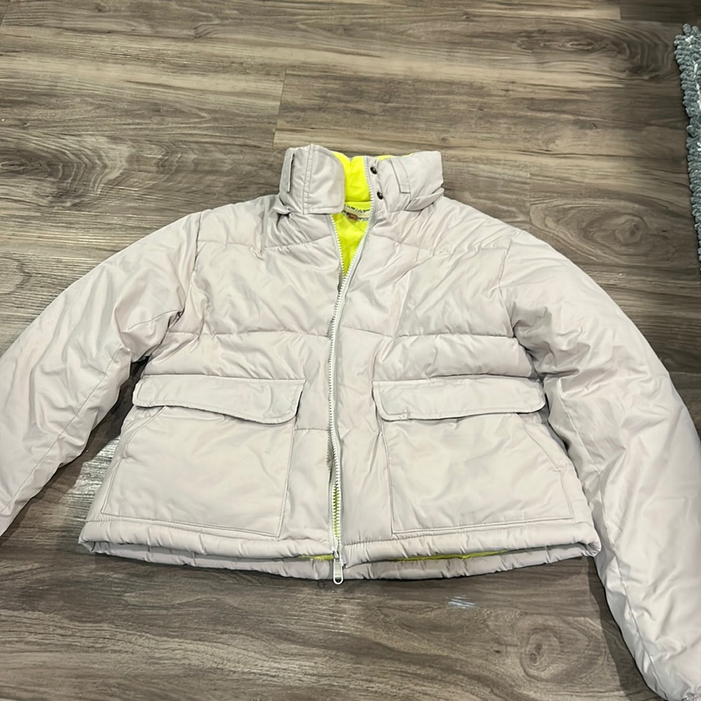 Cream pilcro cropped puffer by Anthropologie size XS like new